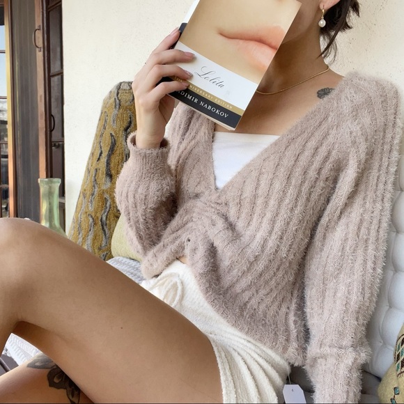 Fuzzy crop sweater - Picture 6 of 9